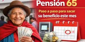 Mulher idosa sorrindo com notas bancárias, Banco de la Nación ao fundo